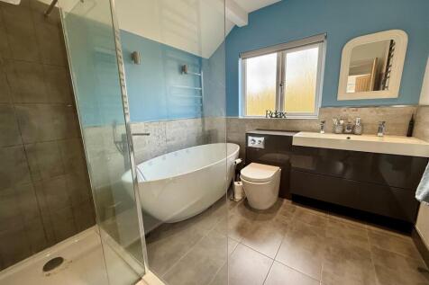 WR57 Bathroom.jpg
