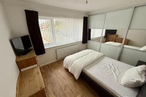 HC3 Bed2.jpg