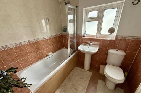 BR49 Bathroom.jpg