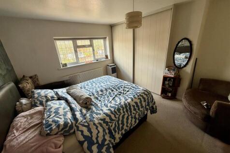 NR134 Bed1.jpg
