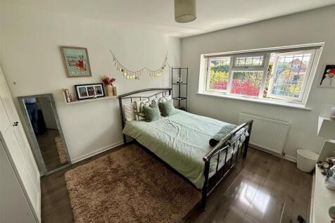 NR134 Bed2.jpg