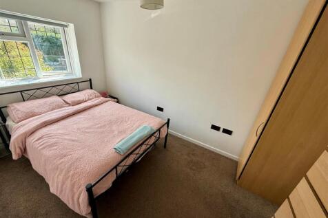 NR134 Bed4.jpg