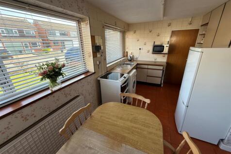 LC15 Kitchen.jpg