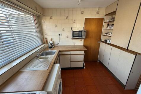 LC15 Kitchen2.jpg