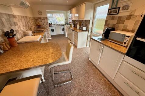 W8 Kitchen2.jpg