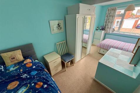 W8 Bed3.jpg