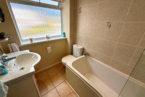 W8 Bathroom.jpg