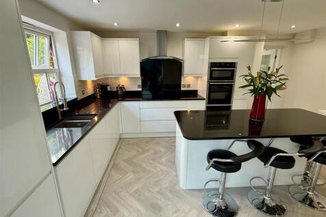 PL5 Kitchen2.jpg