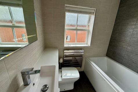 PL5 Bathroom.jpg