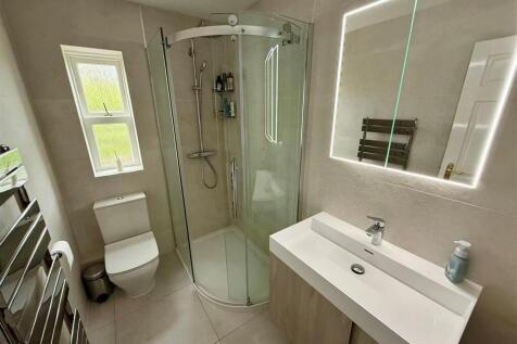 PL5 EnSuite.jpg