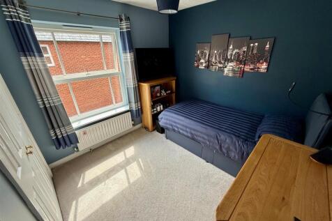 PL5 Bed3.jpg
