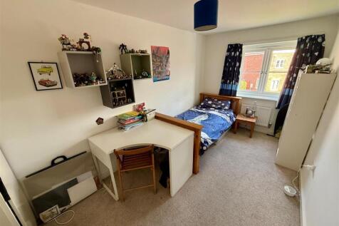 NW2 Bed2.jpg