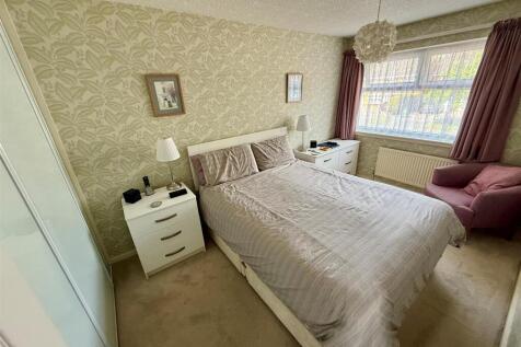 AR26 Bed1.jpg