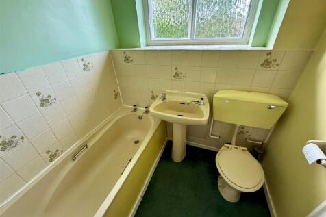 KD18 Bathroom.jpg