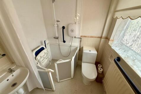 MD136 Shower.jpg