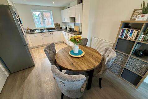 SGR9 Dining Kitchen.jpg