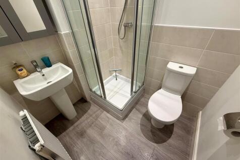 SGR9 ENSuite.jpg