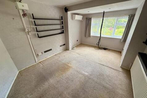 NL182 Bed2.jpg