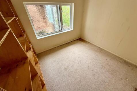 NL182 Bed4.jpg
