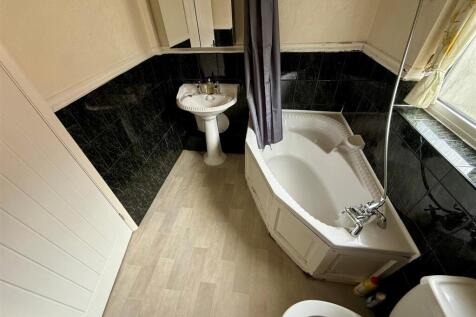NL182 Bathroom.jpg