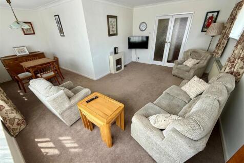 WR9 Lounge2.jpg