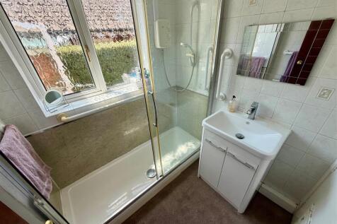WR9 Bathroom.jpg