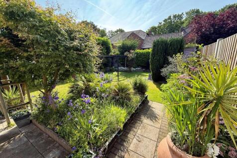 BR71 Garden2.jpg