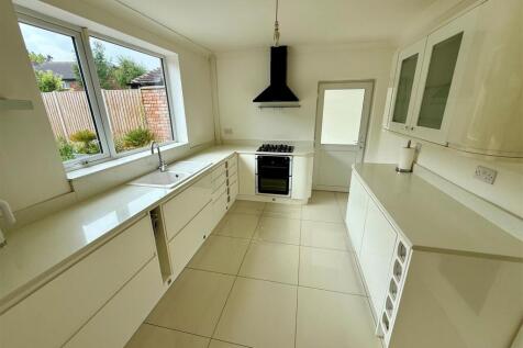 BR71 Kitchen.jpg