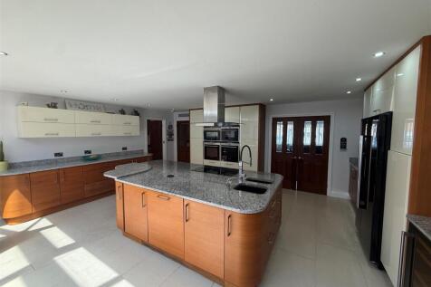 BC76 Kitchen2.jpg