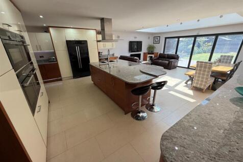 BC76 Kitchen.jpg