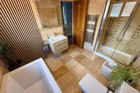 BC76 Bathroom2.jpg