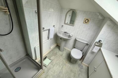 TL382 Shower.jpg