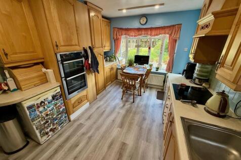 RA22 Kitchen2.jpg