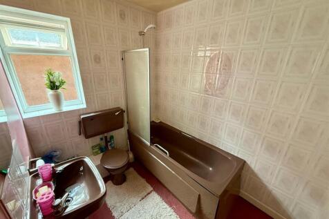 RA22 Bathroom.jpg