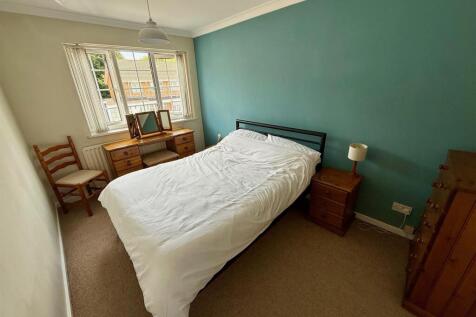 MR46 Bed2.jpg