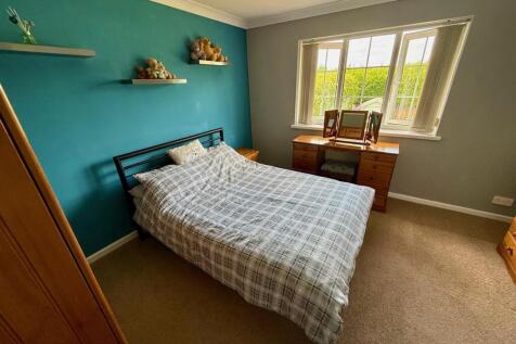 MR46 Bed3.jpg