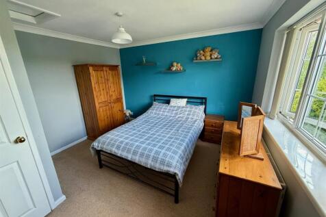 MR46 Bed3-2.jpg