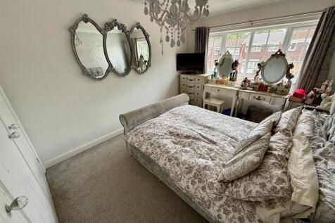 WR26 Bed1.jpg