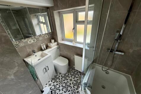 WR26 Shower.jpg