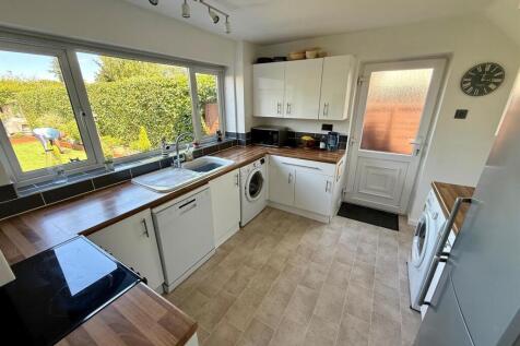 LR113 Kitchen2.jpg