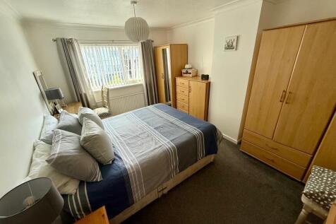 LR113 Bed1.jpg
