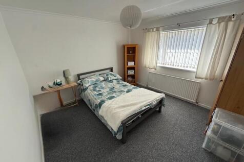 LR113 Bed2.jpg