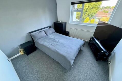 LR113 Bed3.jpg