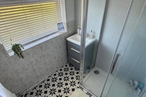 LR113 Shower.jpg