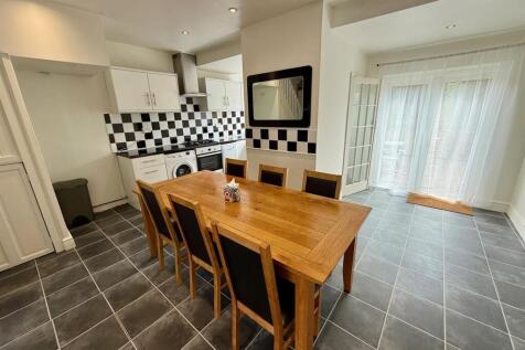 CR52 Dining Kitchen.jpg