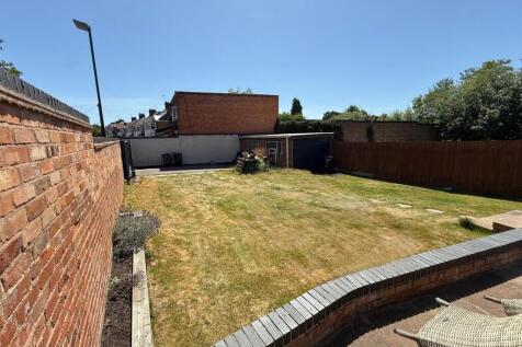 BR102 Garden.jpg