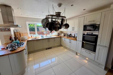 BR102 Kitchen.jpg