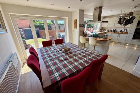 BR102 Kitchen Dining.jpg