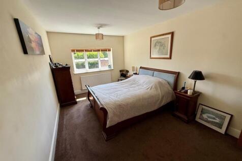 BR012 Bed1.jpg