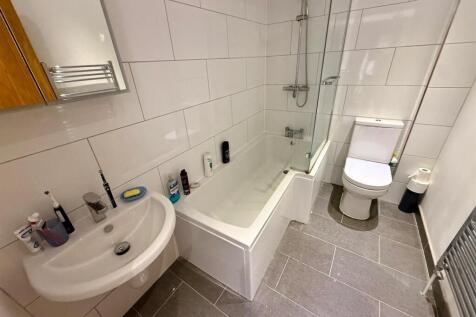 BR102 Bathroom.jpg